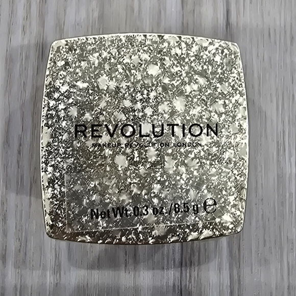 New Makeup Revolution Jelly Highlighter Monumental 0.3 Oz - Picture 2 of 5